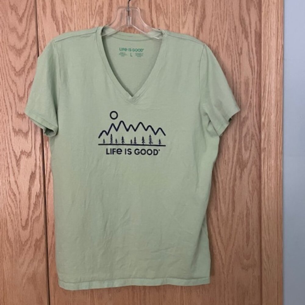 Life is Good V-neck T-shirt, size L